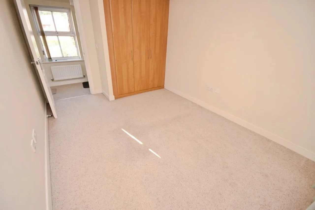 Dickens Heath Road, Dickens Heath, photo 11