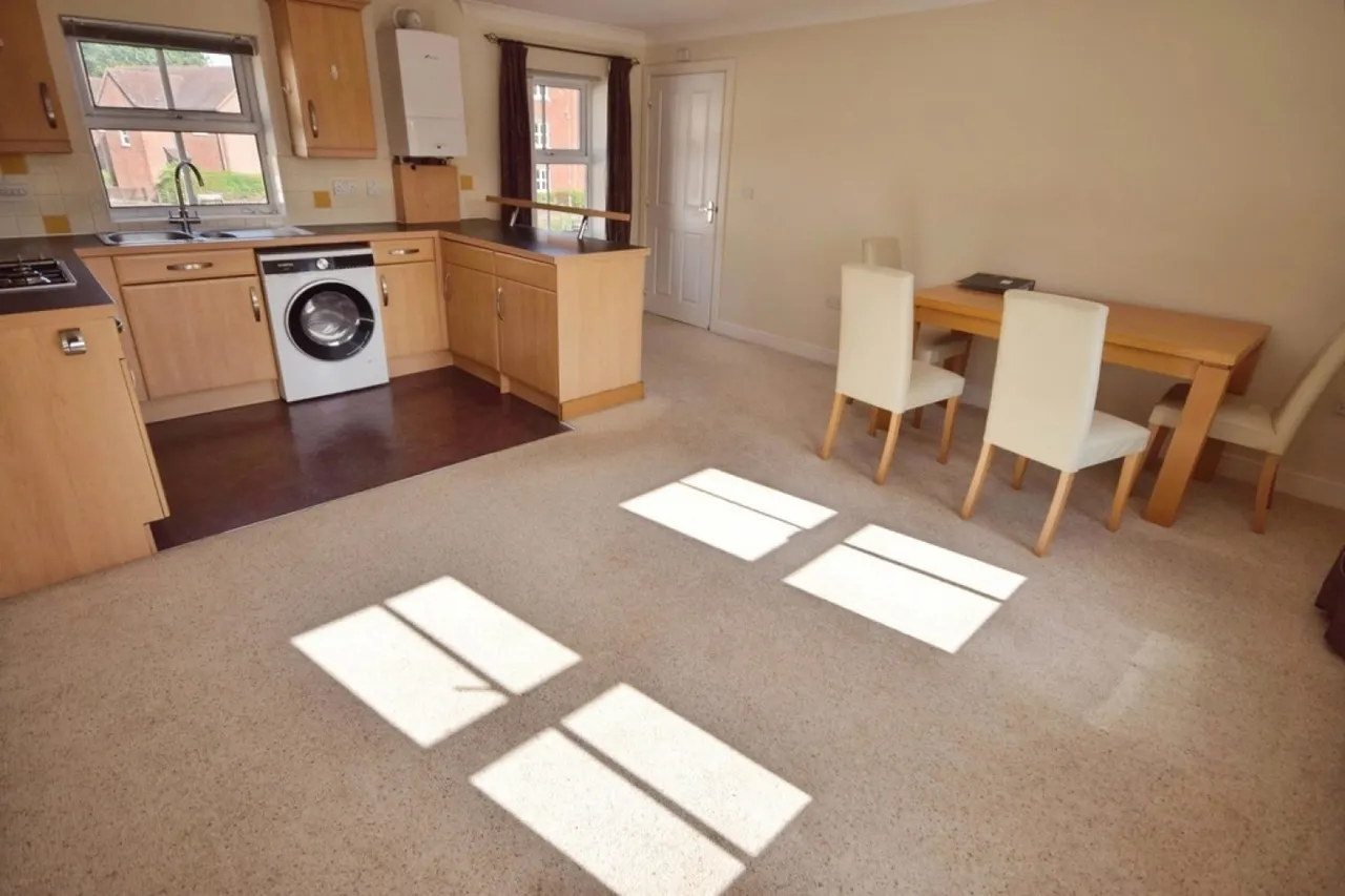 Dickens Heath Road, Dickens Heath, photo 7