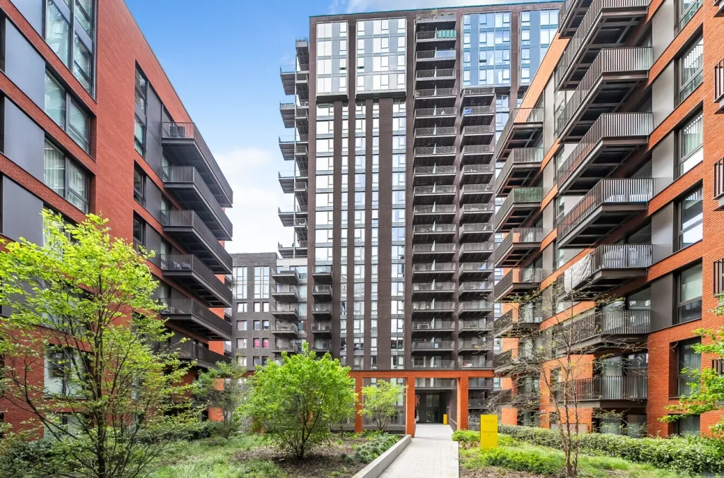 2 bed flat for sale, Viaduct Gardens, Nine Elms, SW11