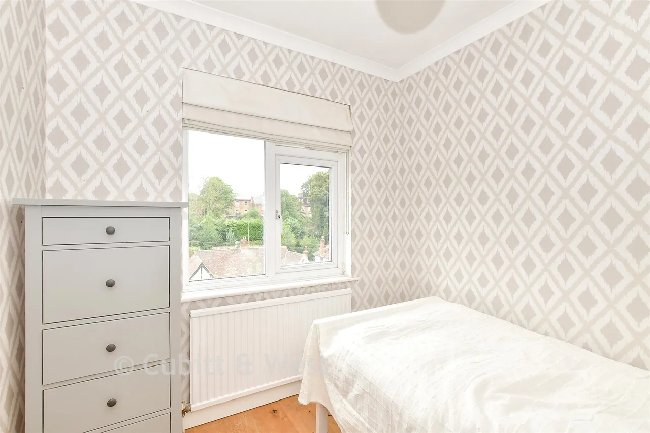 Dallaway Gardens, East Grinstead, RH19, photo 10