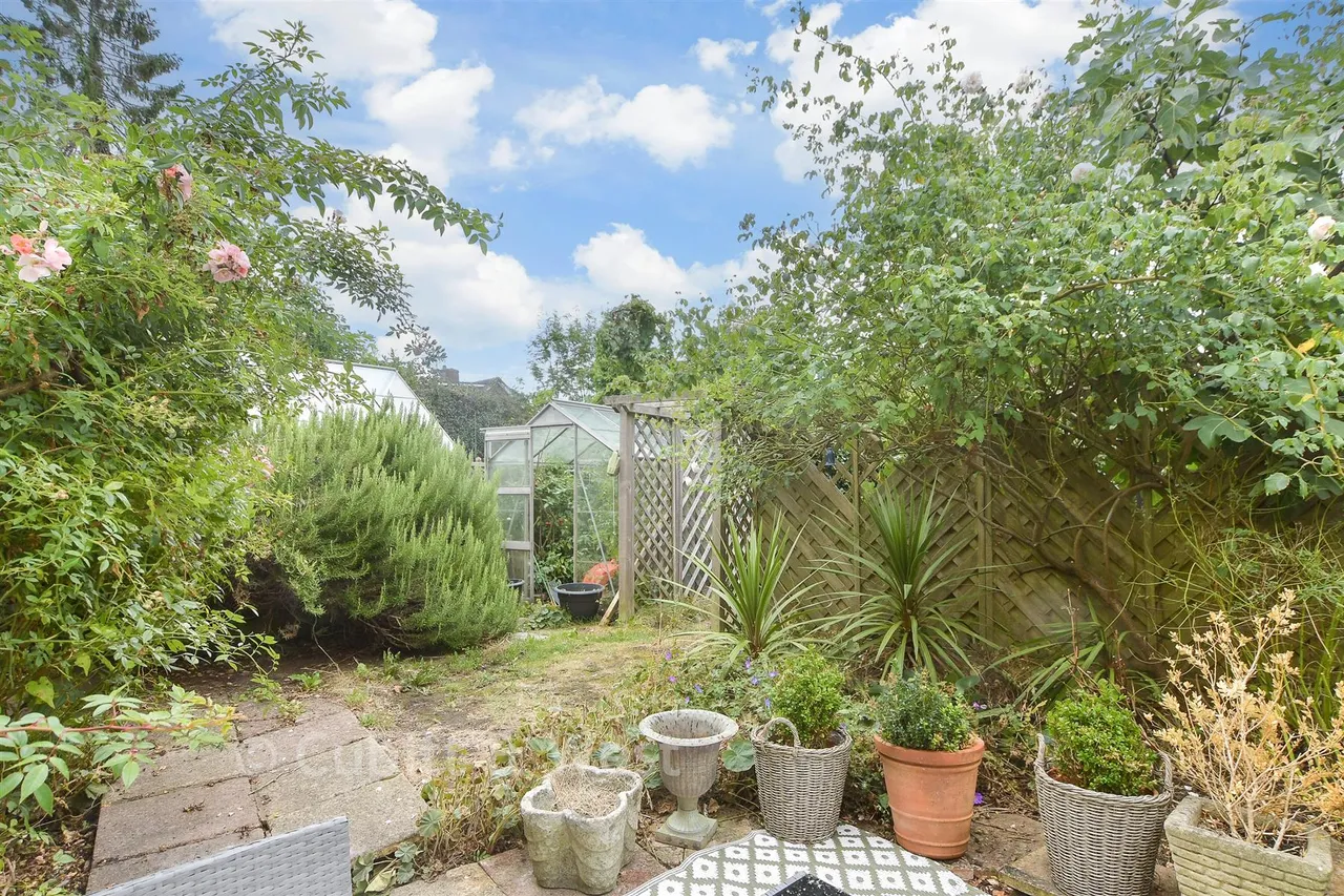 Dallaway Gardens, East Grinstead, RH19, photo 14