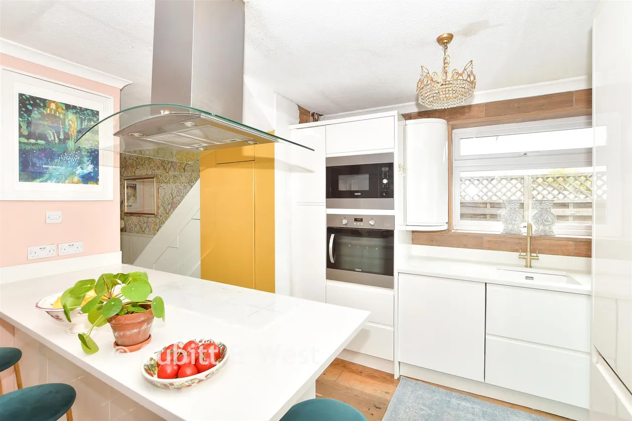 Dallaway Gardens, East Grinstead, RH19, photo 5