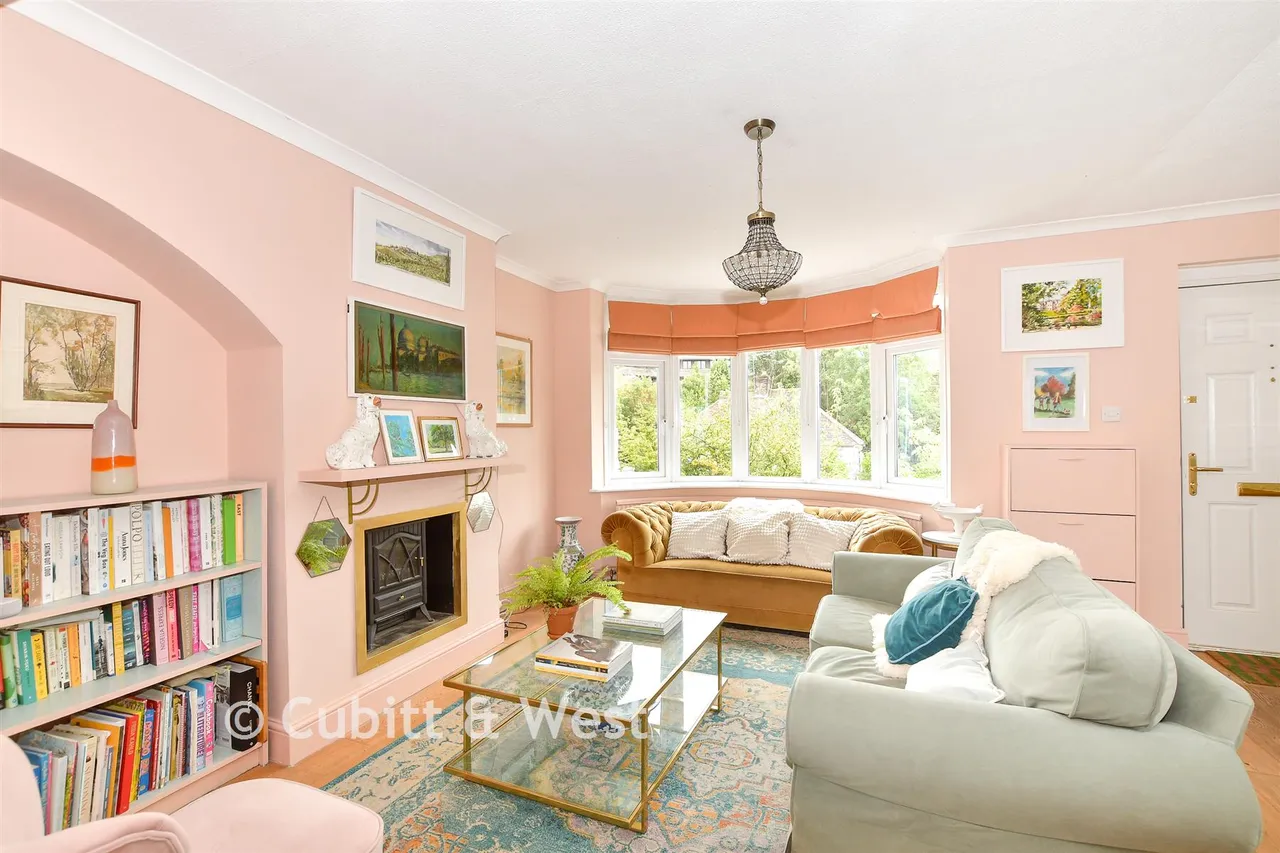 Dallaway Gardens, East Grinstead, RH19, photo 3