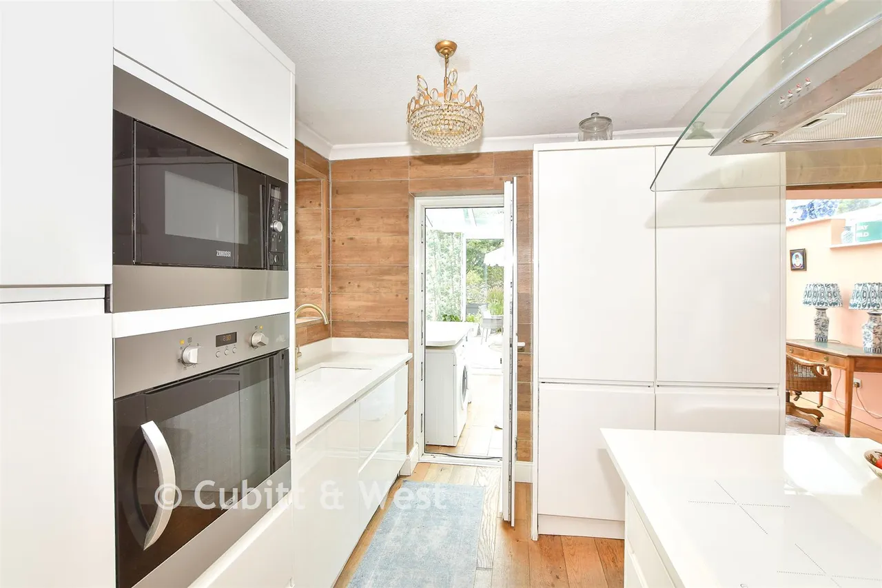 Dallaway Gardens, East Grinstead, RH19, photo 7