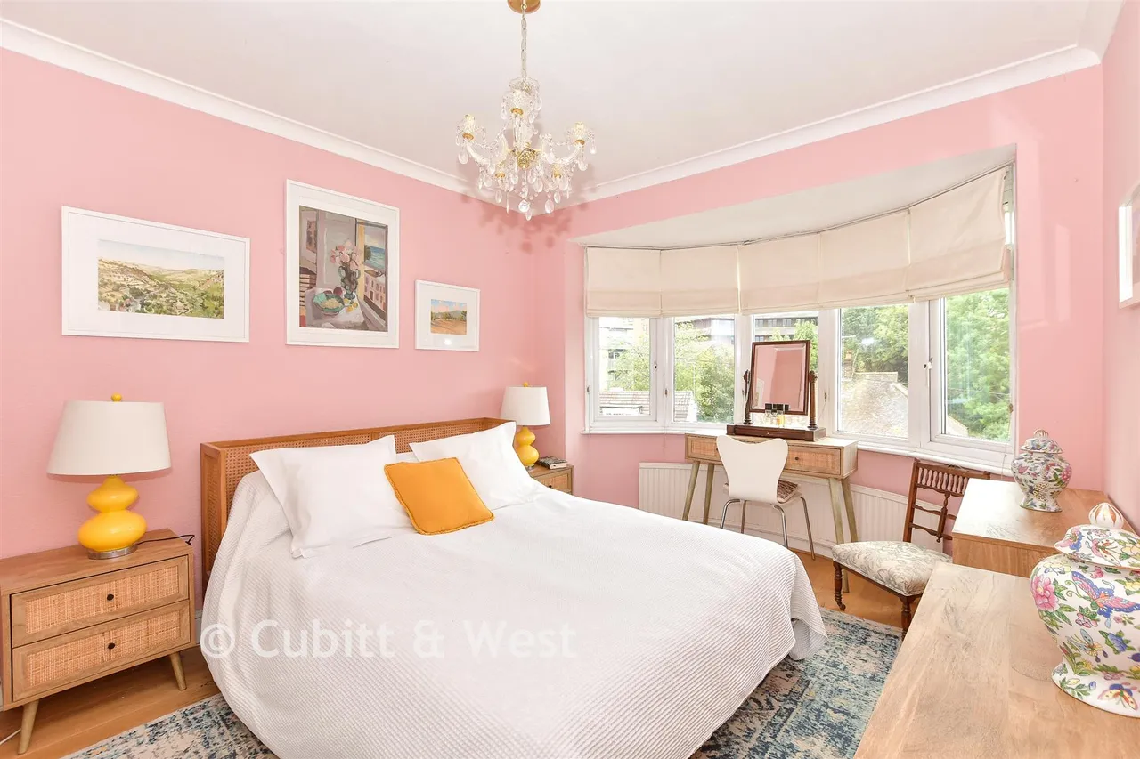 Dallaway Gardens, East Grinstead, RH19, photo 8