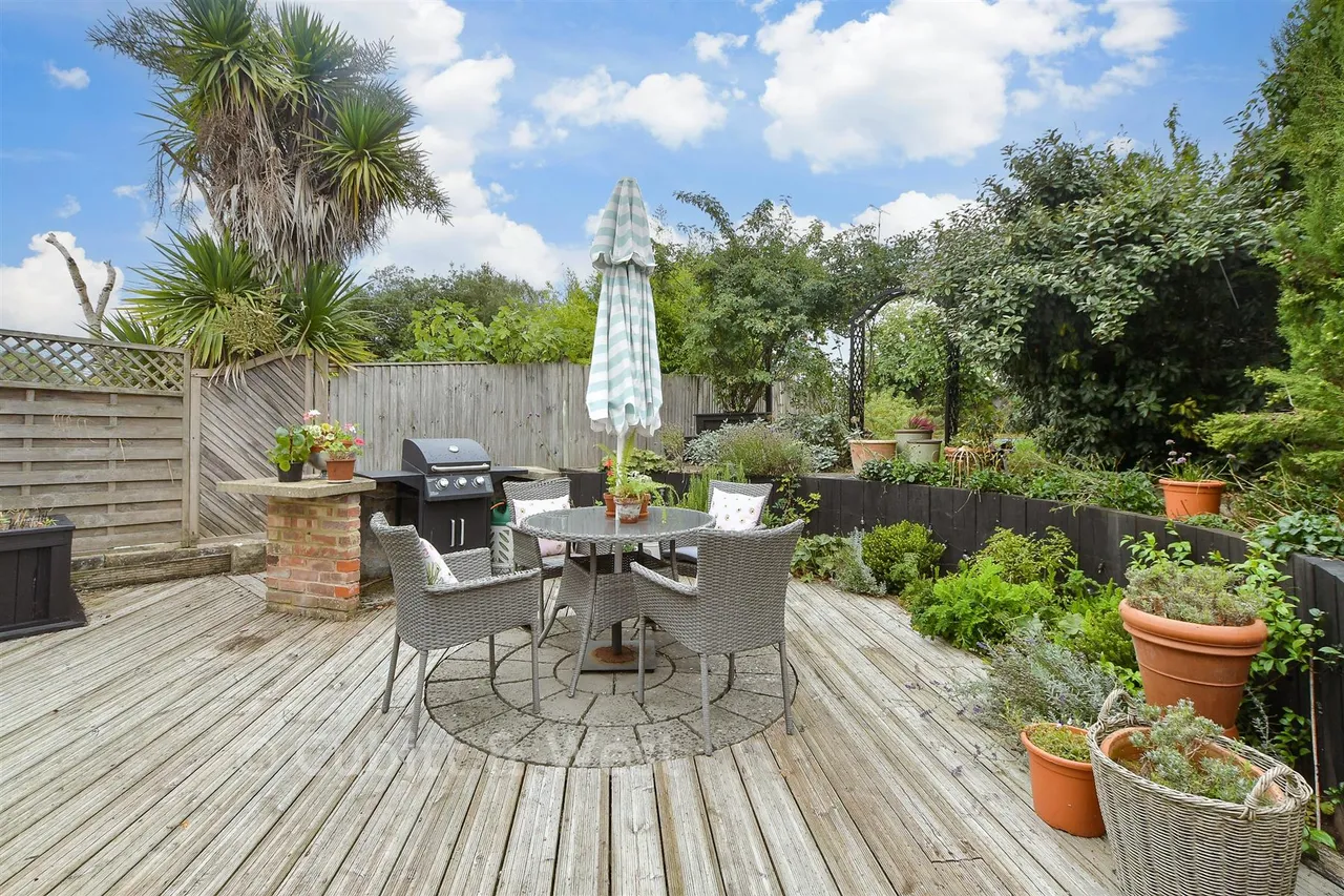Dallaway Gardens, East Grinstead, RH19, photo 12