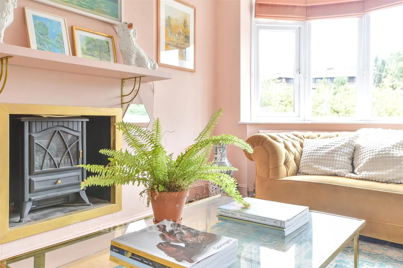 Dallaway Gardens, East Grinstead, RH19, photo 4