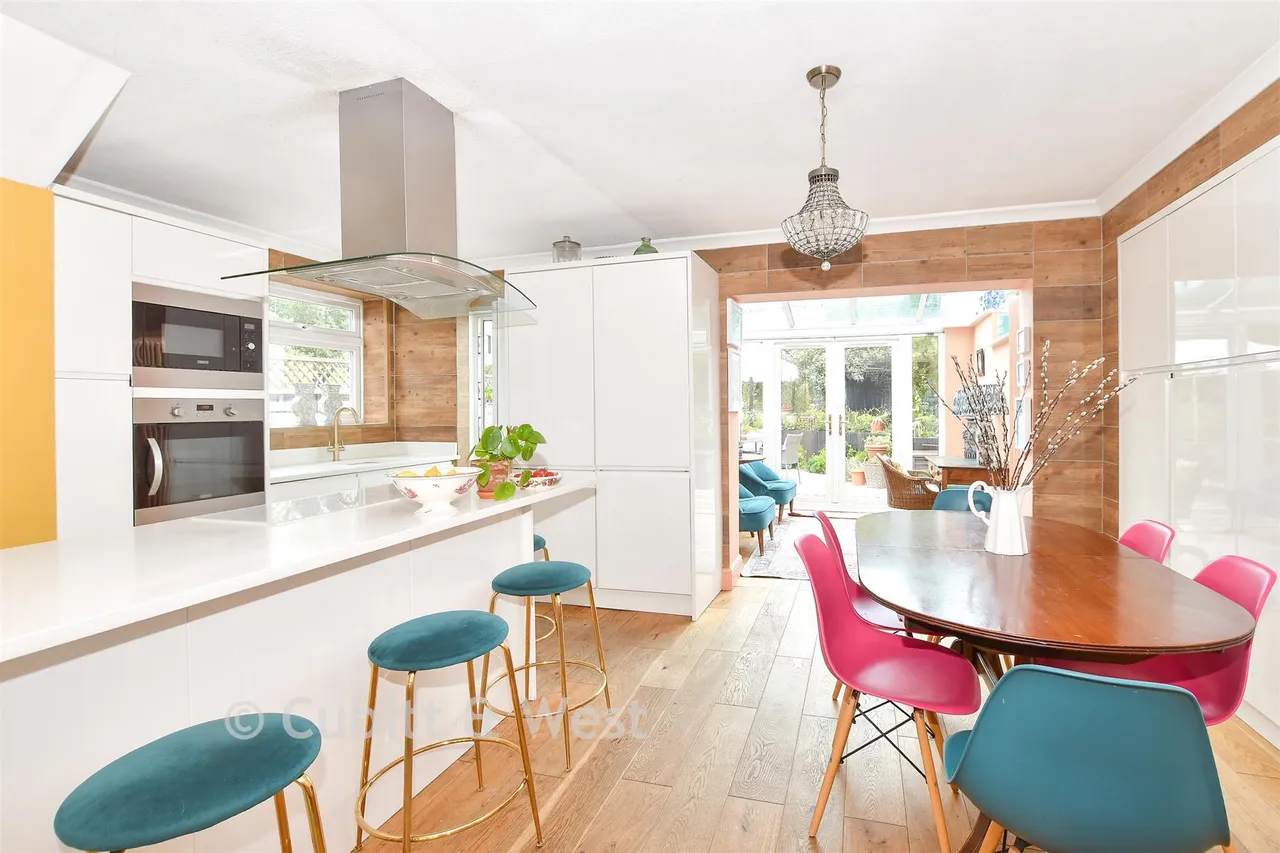 Dallaway Gardens, East Grinstead, RH19, photo 6