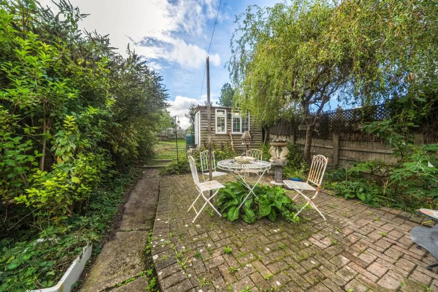 St. George's Avenue, Newbury, RG14, photo 19