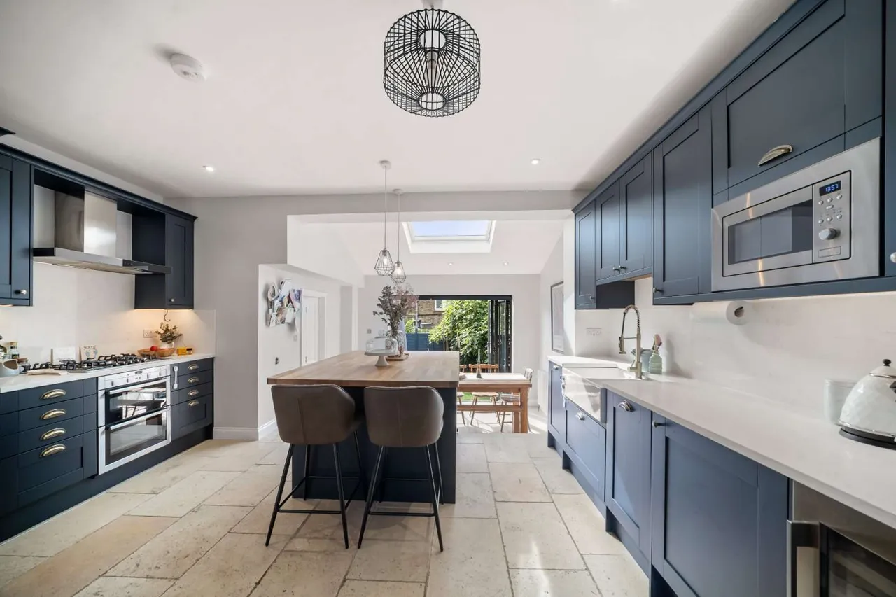 4 bed house for sale, Lessingham Avenue, London, SW17