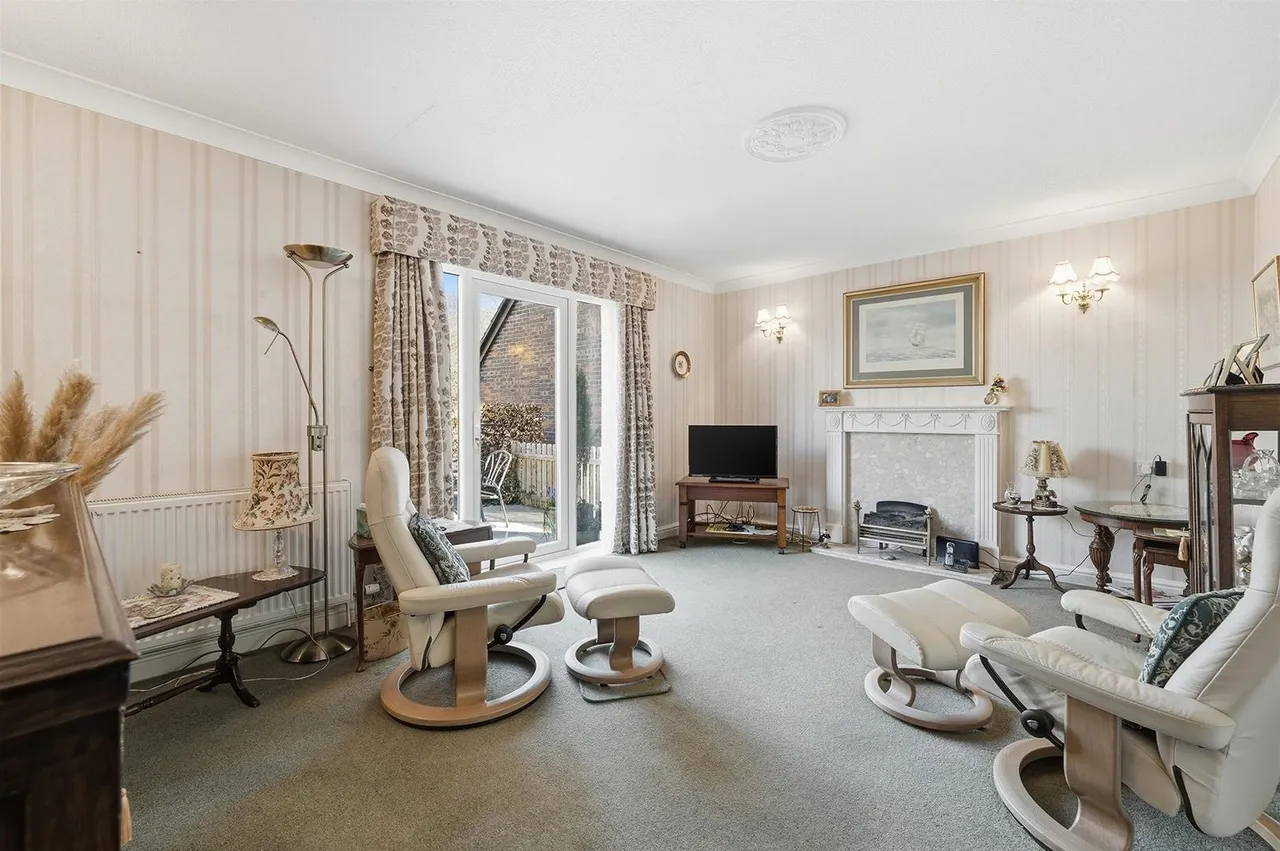 Shirleys Close, Prestbury, photo 2