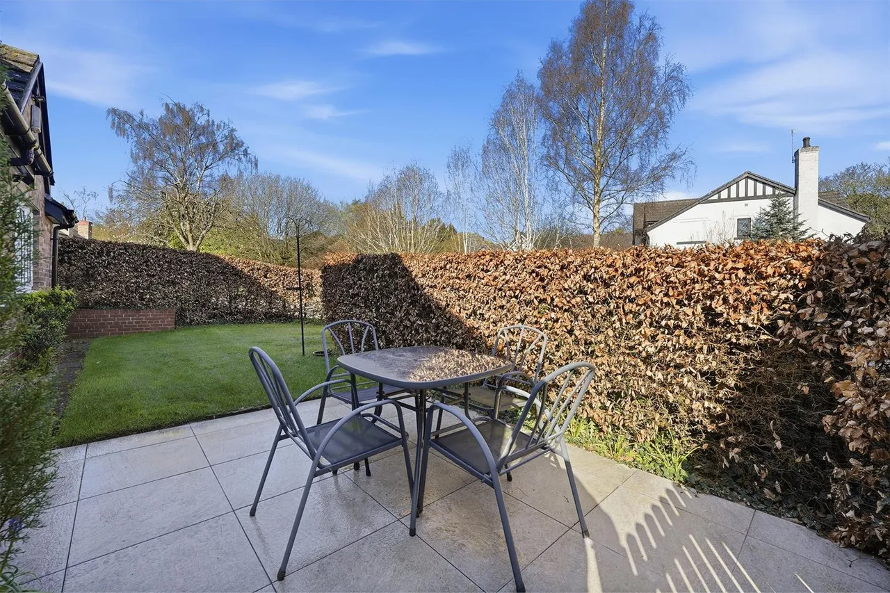 Shirleys Close, Prestbury, photo 15