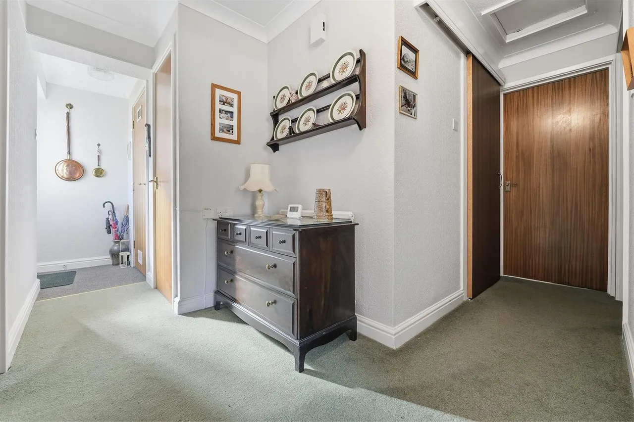 Shirleys Close, Prestbury, photo 6