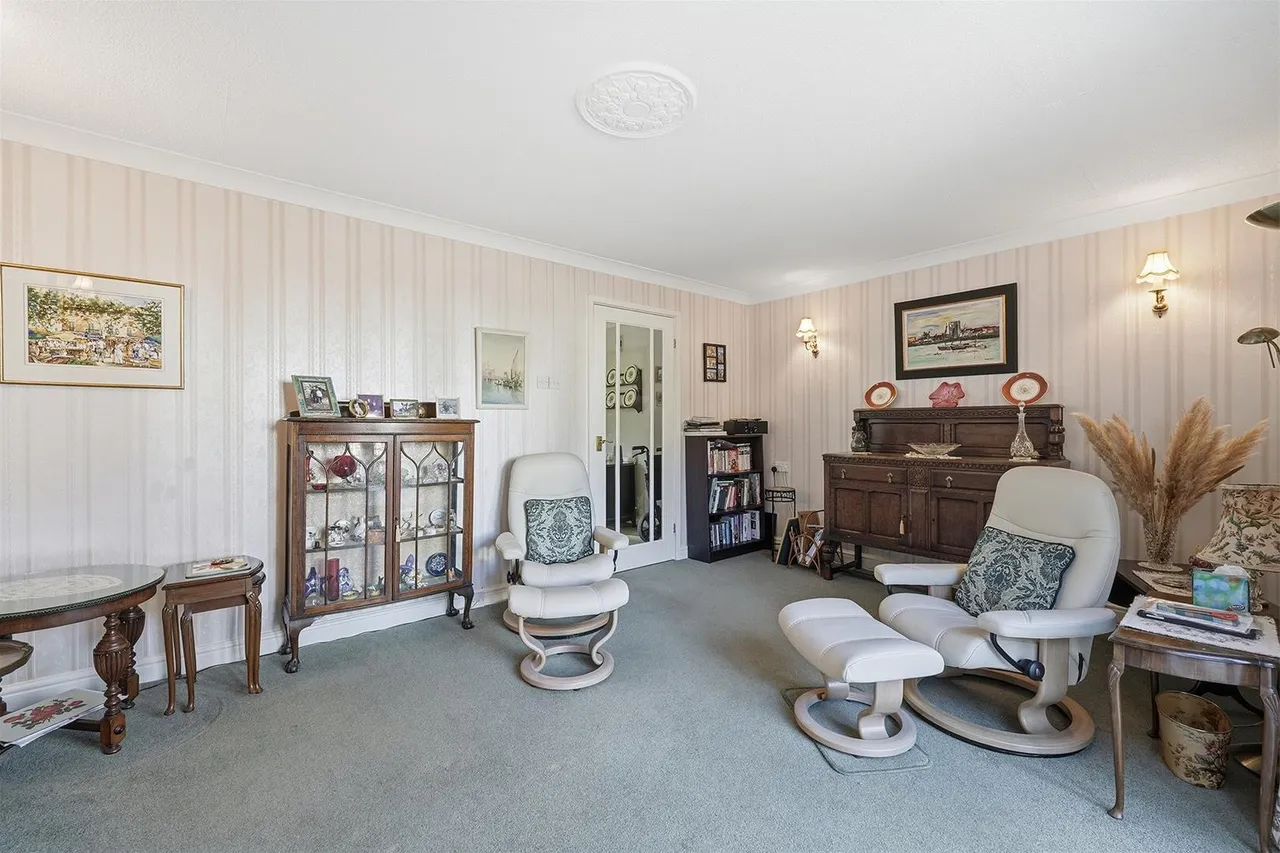 Shirleys Close, Prestbury, photo 7