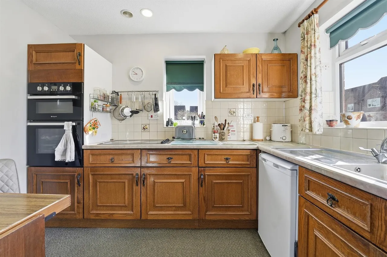 Shirleys Close, Prestbury, photo 3