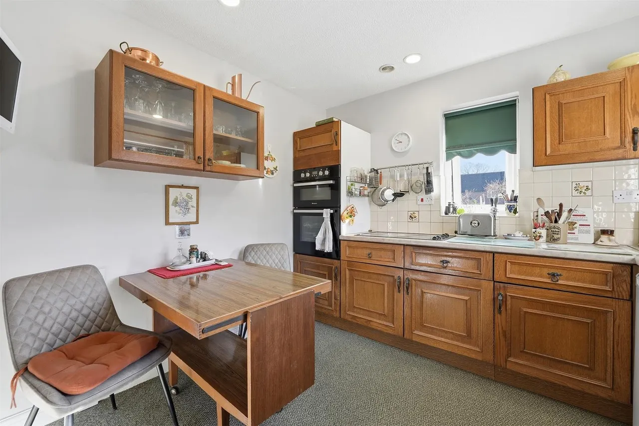 Shirleys Close, Prestbury, photo 4