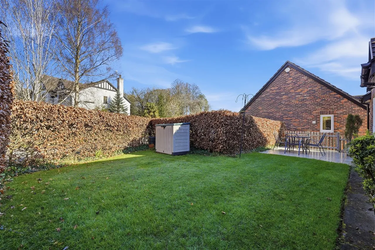 Shirleys Close, Prestbury, photo 5