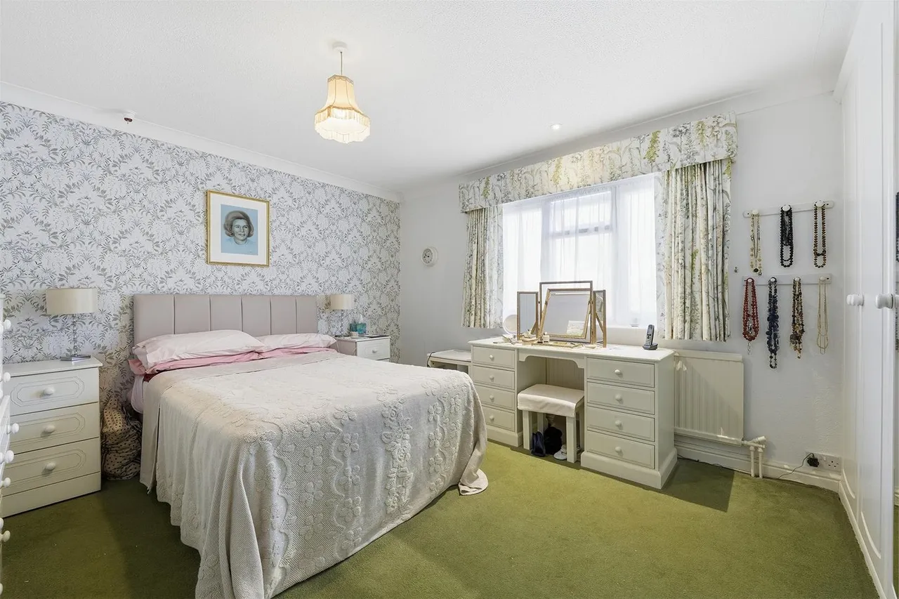 Shirleys Close, Prestbury, photo 10