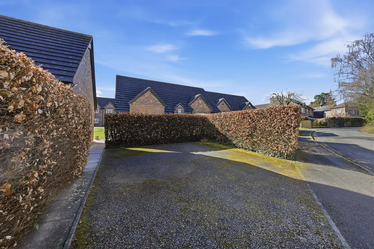 Shirleys Close, Prestbury, photo 12