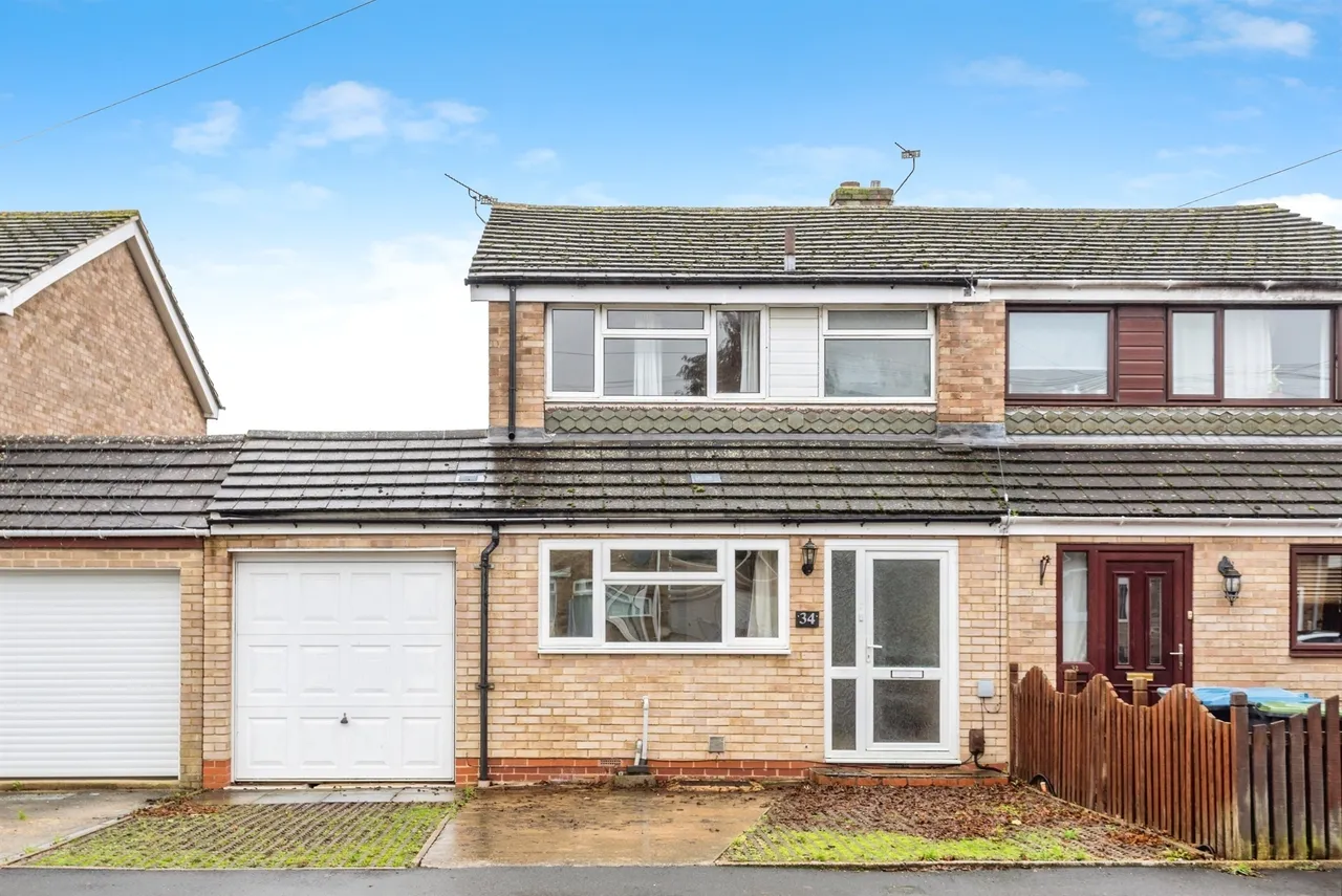 3 bed house for sale, Abbey Road, Witney, OX28