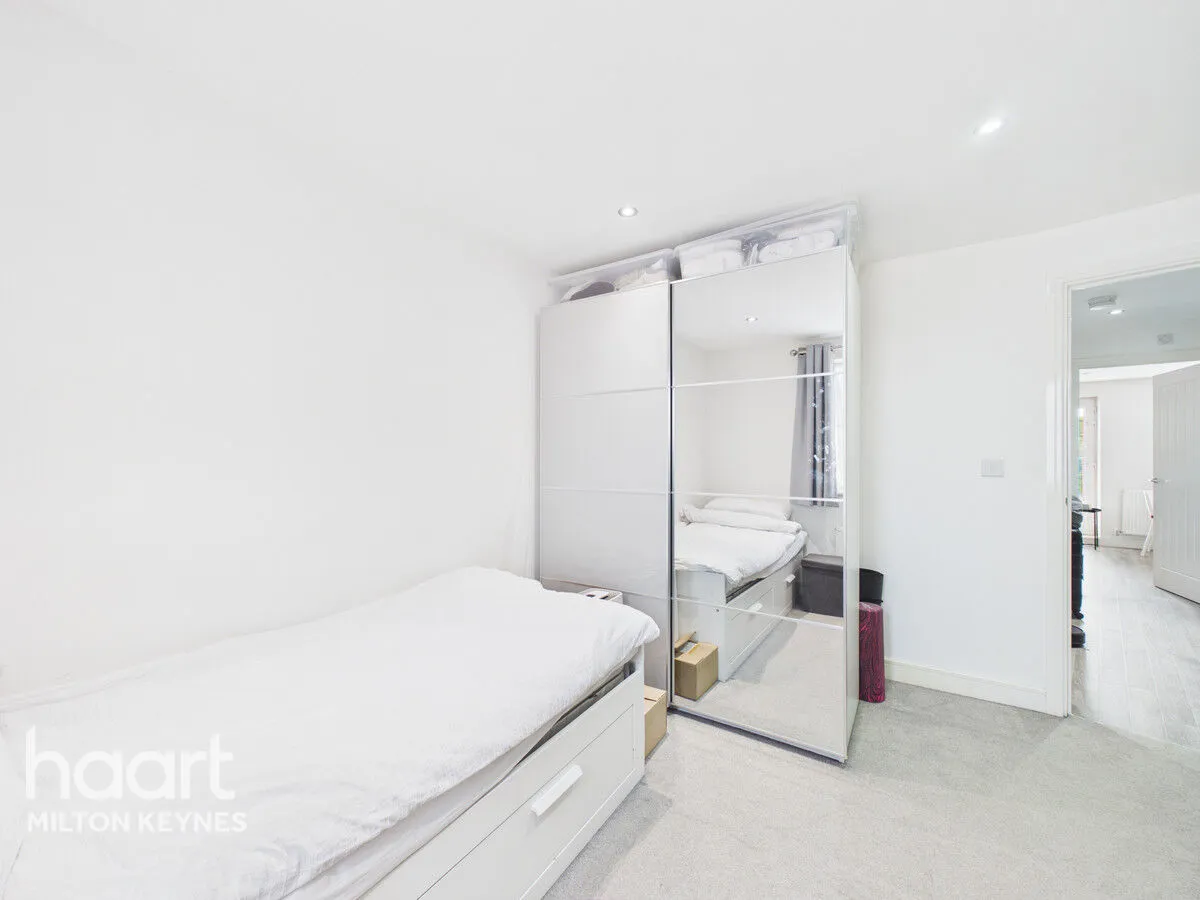 Summerlin Drive, Milton Keynes, MK17, photo 3
