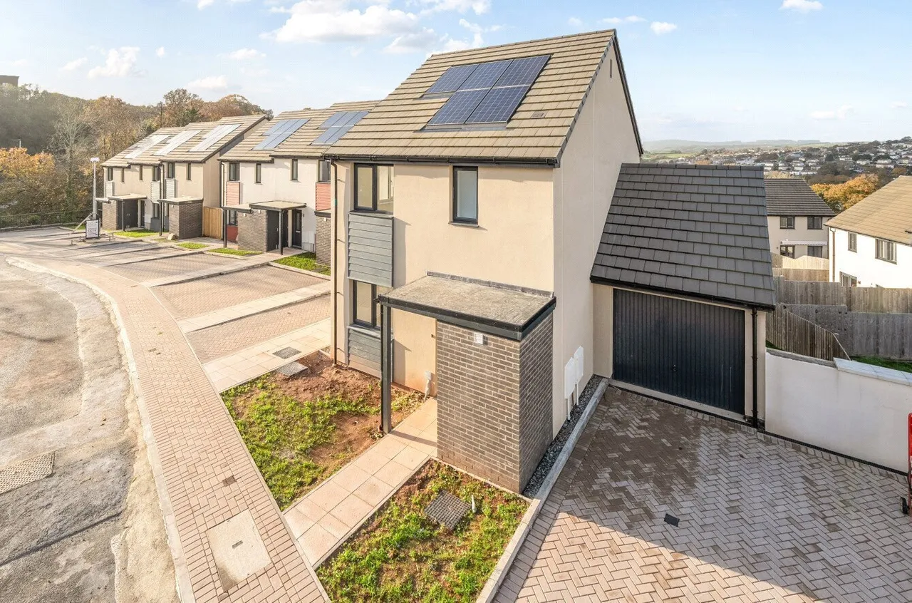 3 bed property for sale, Crownhill, Plymouth, PL6