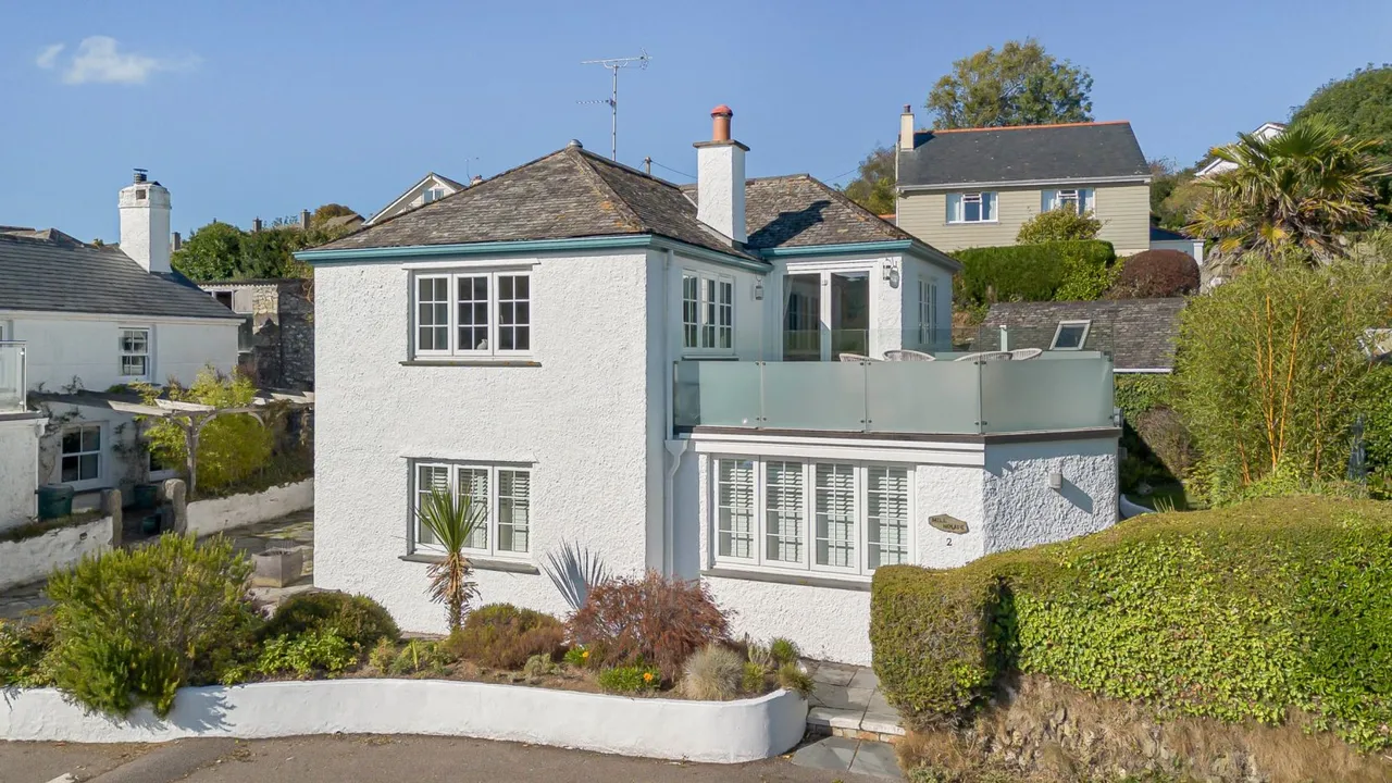 4 bed property for sale, Trevellan Road, Mylor Bridge, TR11