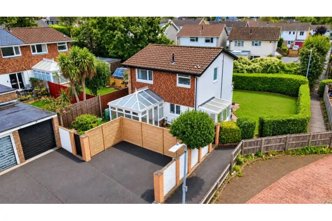 3 bed house for sale, Waterside Close, Newport, NP10