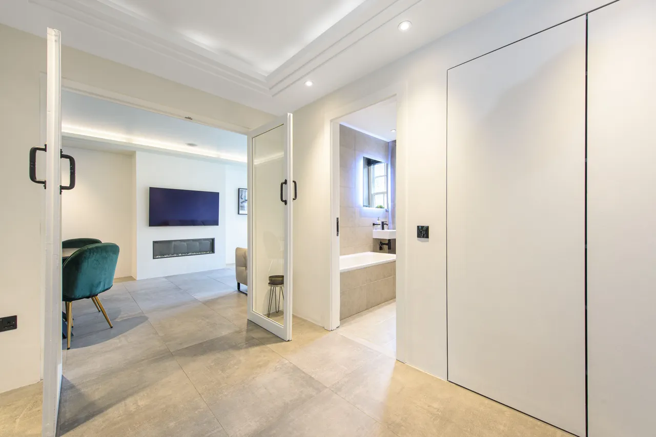 London, NW3, photo 6