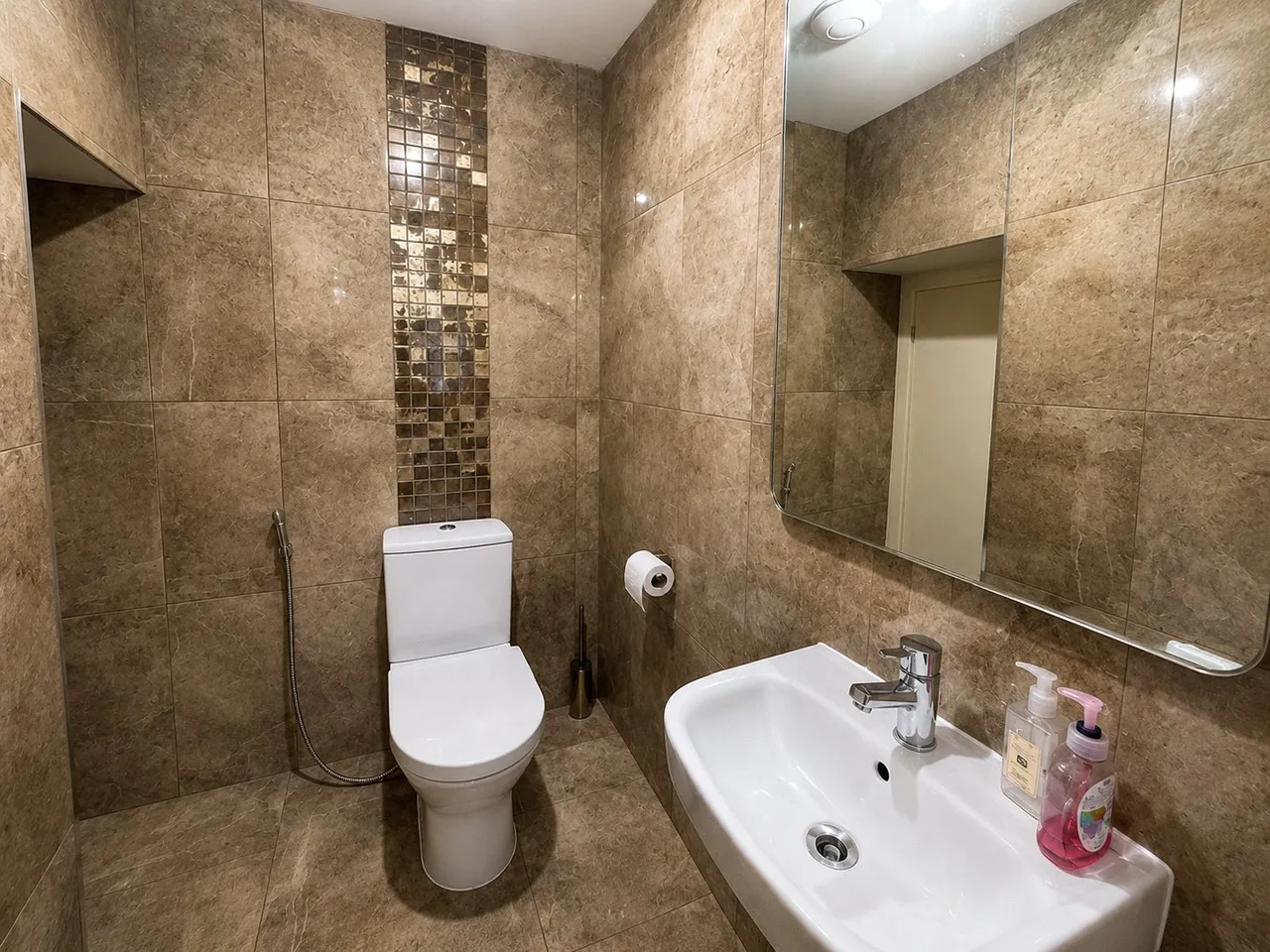 Montgomery Avenue, Wellesley, Aldershot, Hampshire, GU11 4AX, photo 4