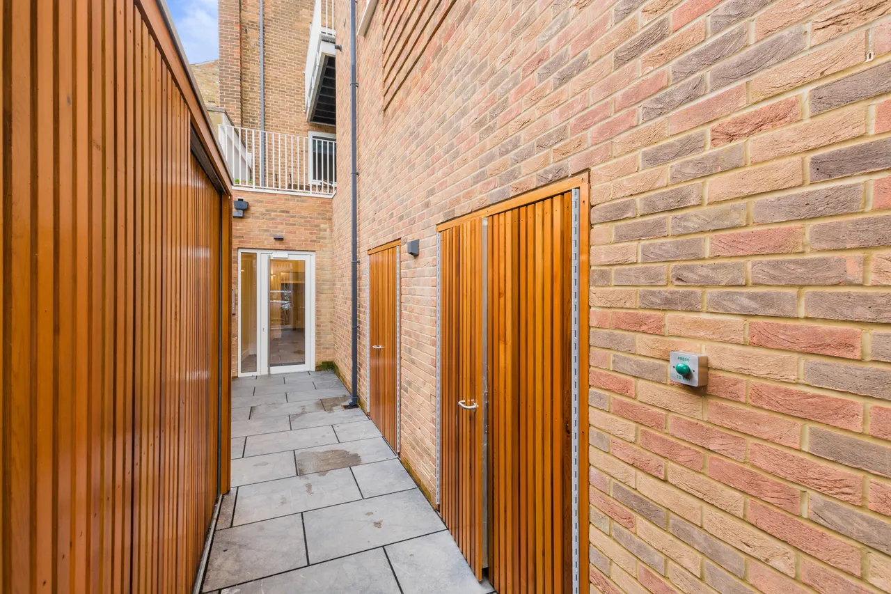 Flat 2, Century House, 2 St Marys Road, London, photo 6