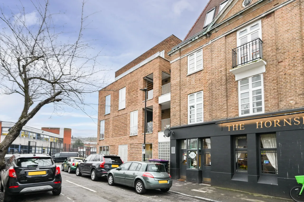 Flat 2, Century House, 2 St Marys Road, London, photo 9
