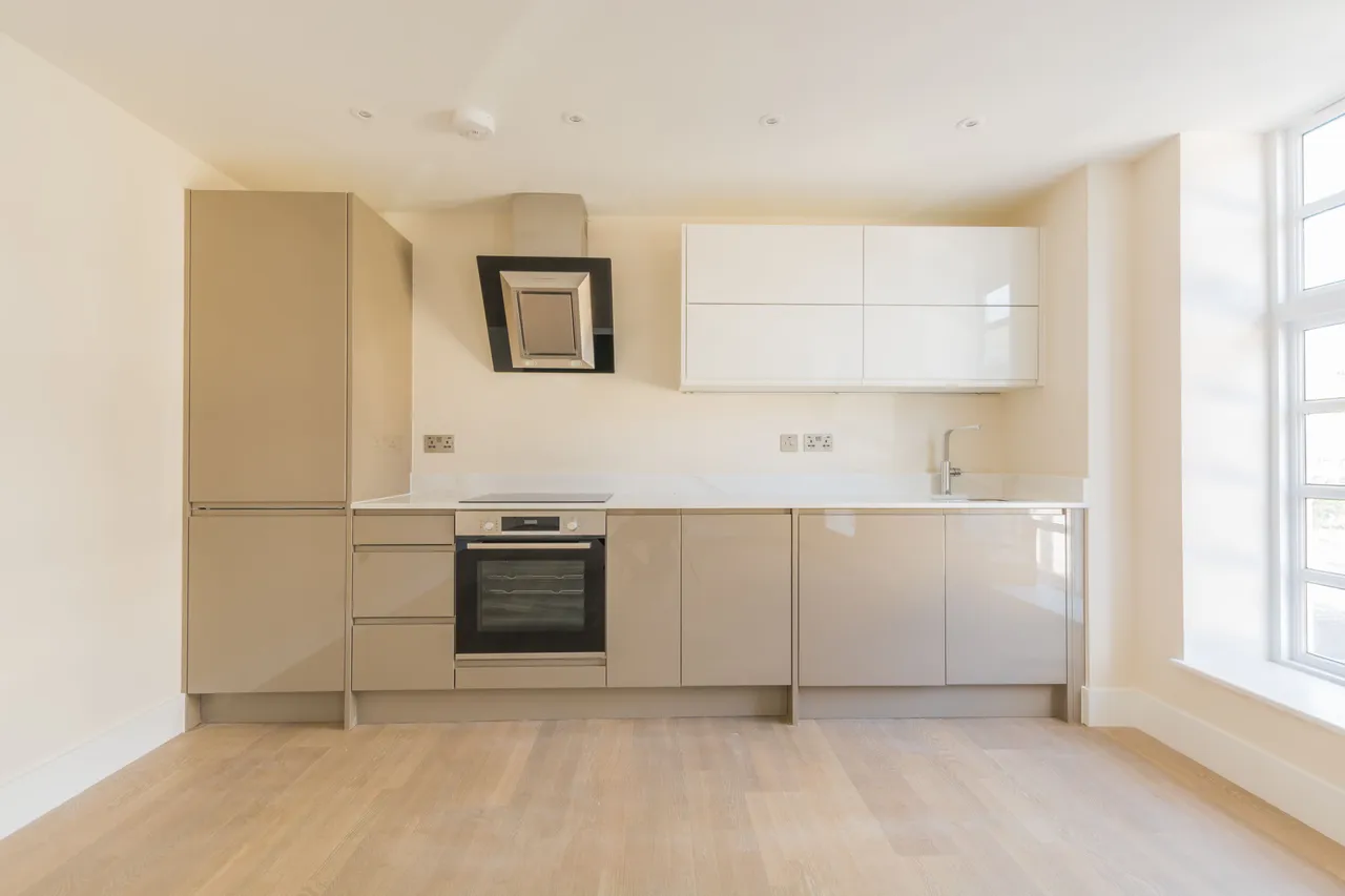 Flat 2, Century House, 2 St Marys Road, London, photo 3