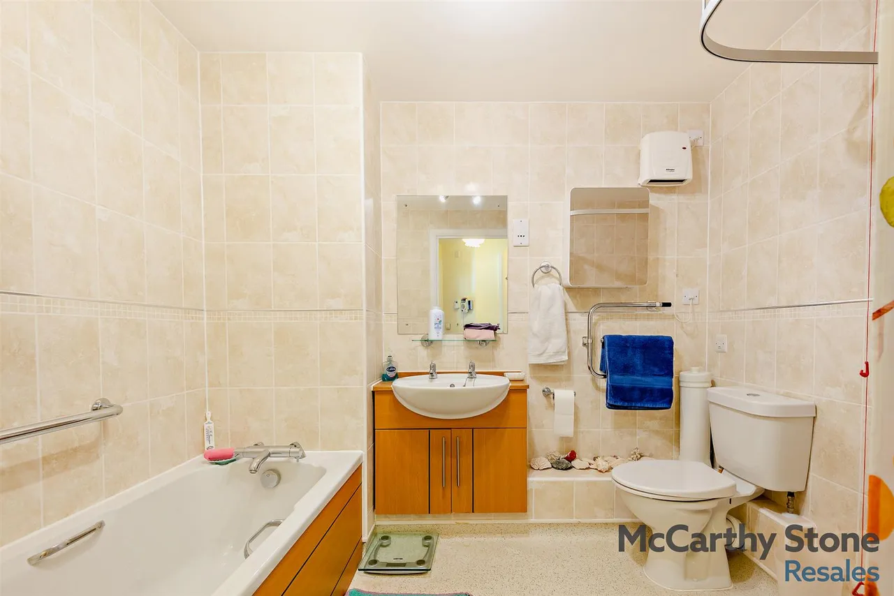 Victoria Road, Malvern, WR14, photo 5