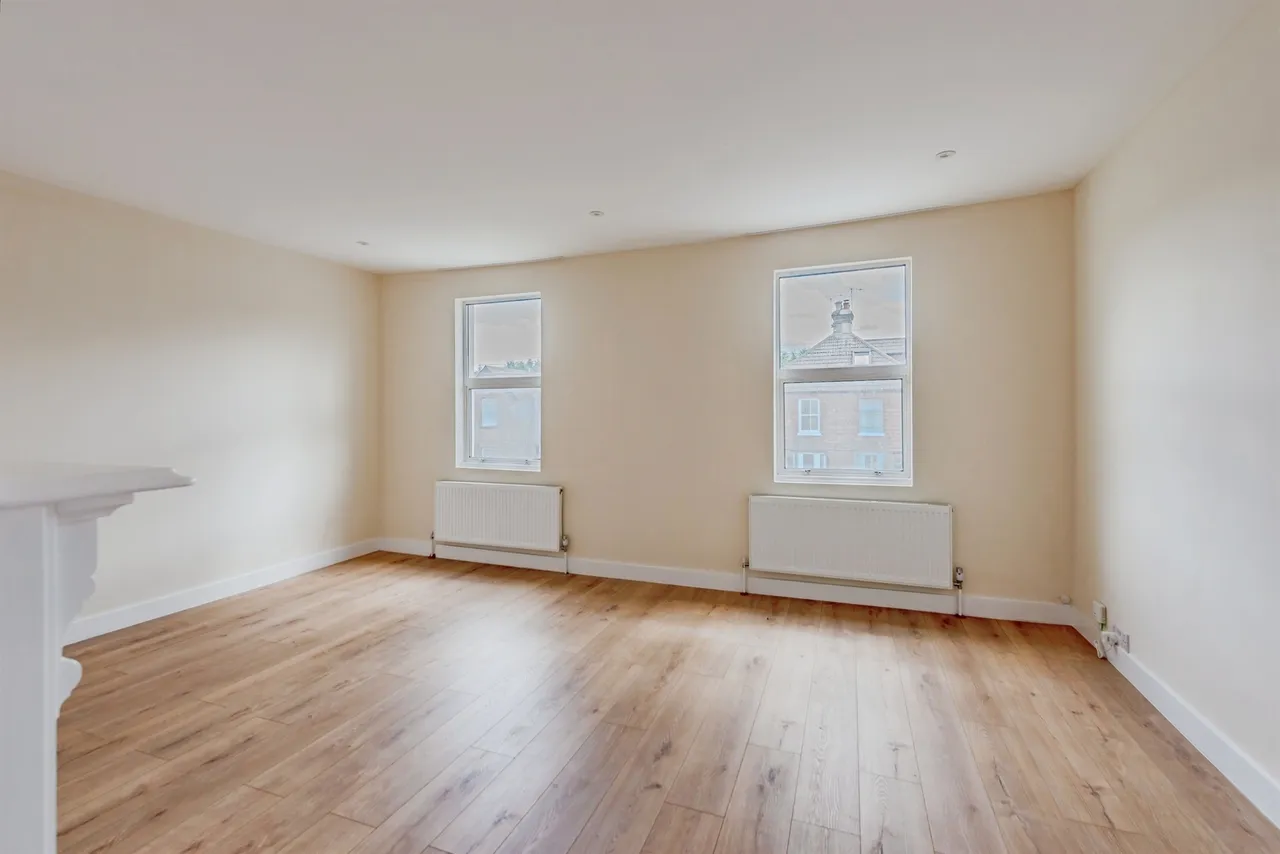 1 bed flat for sale — Earlswood Road, Redhill