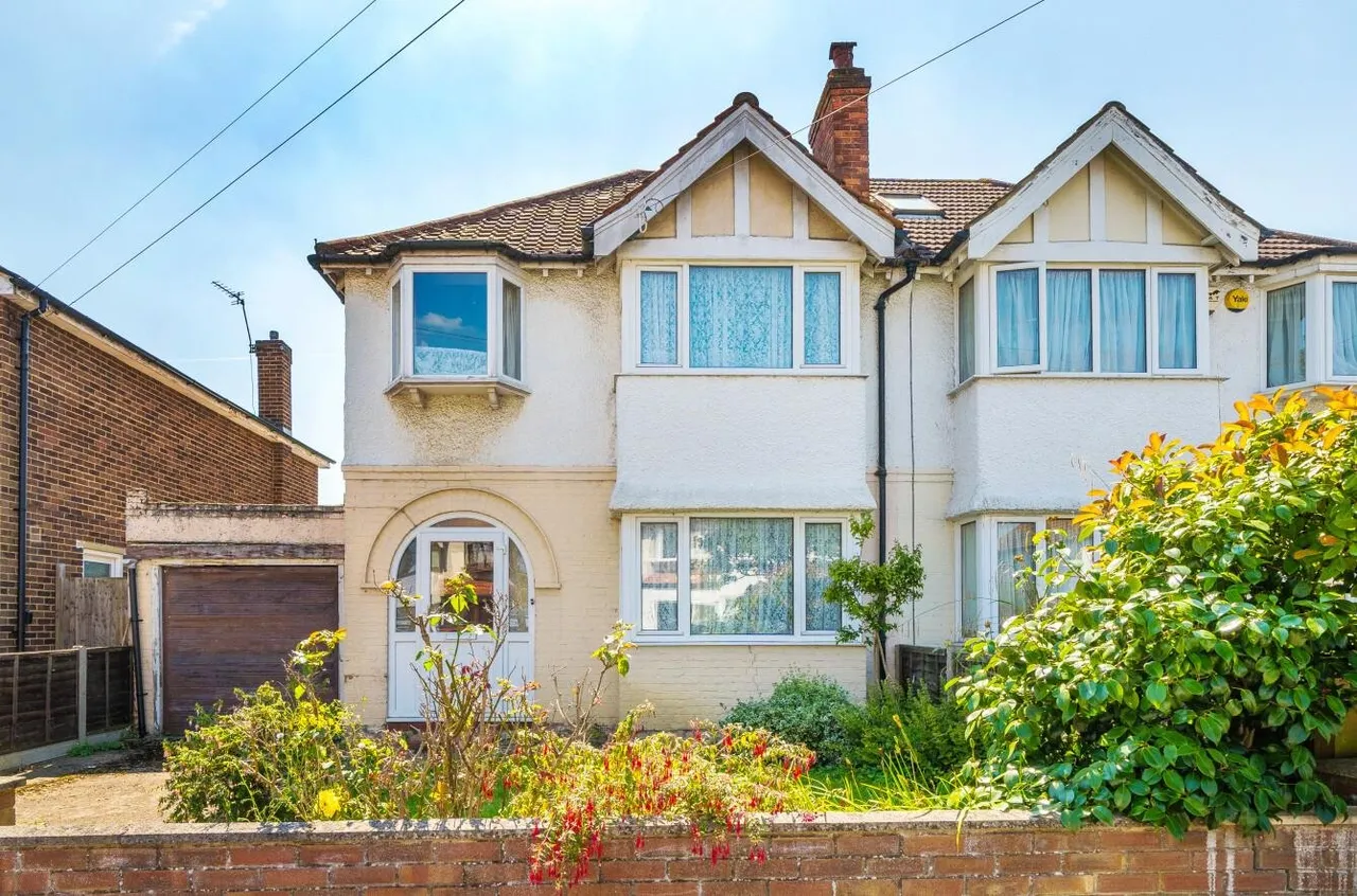 3 bed house for sale — Ash Road, Sutton, SM3 9LA