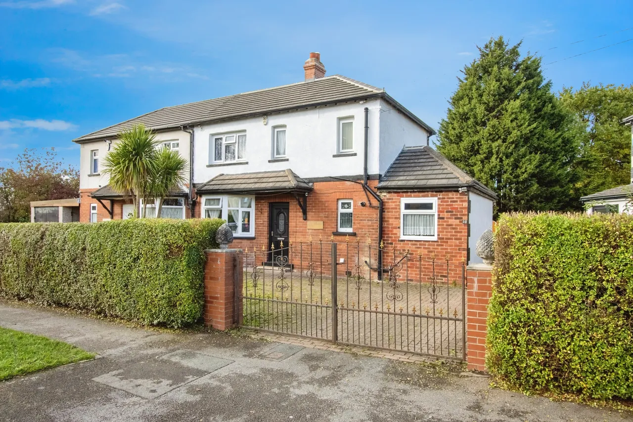 3 bed house for sale, Broadway, Leeds, LS15