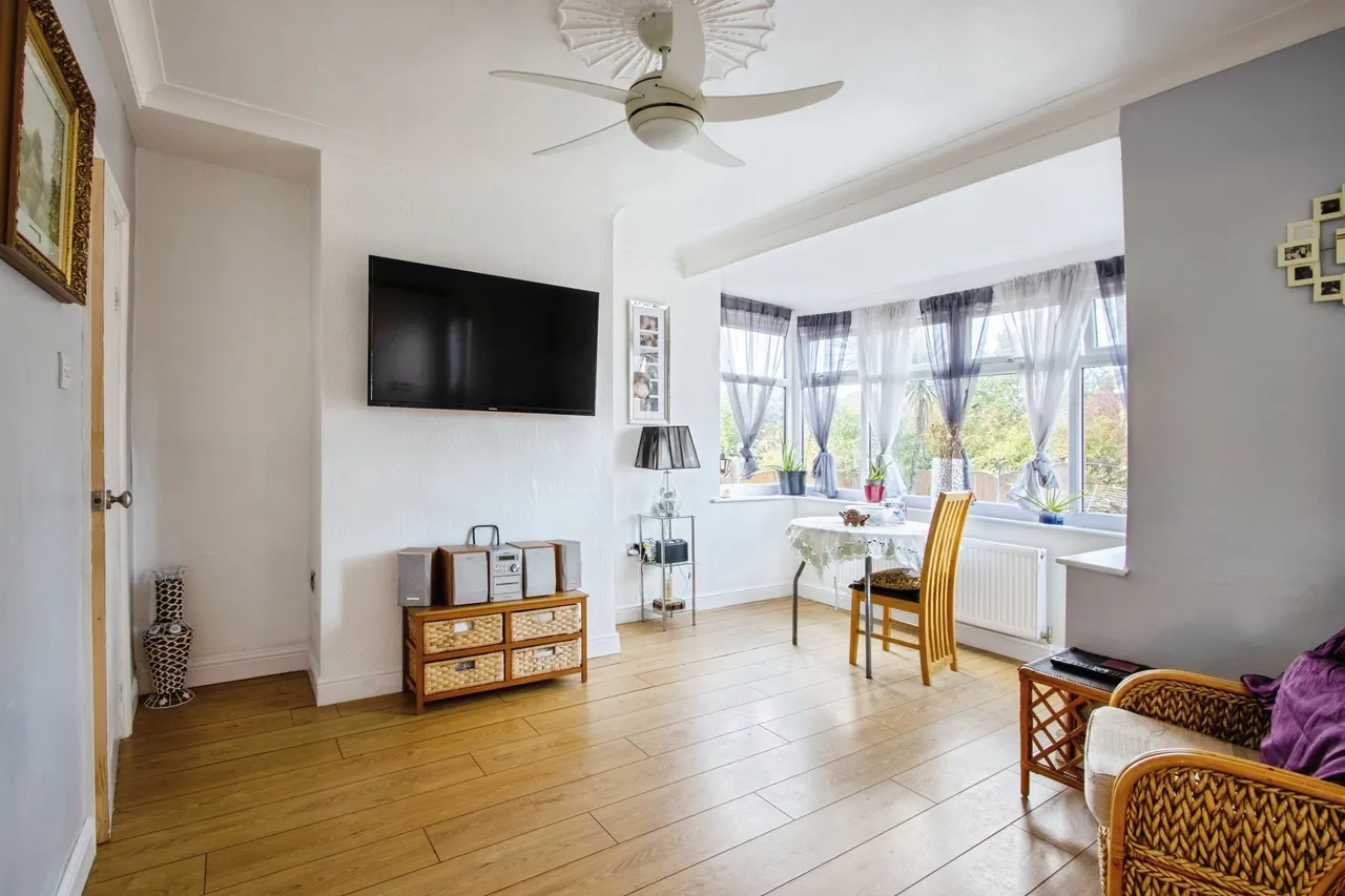 Broadway, Leeds, LS15, photo 3