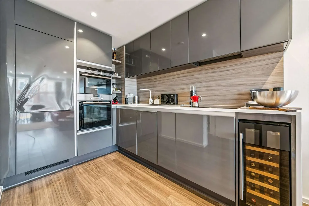 Broomhill Road, London, SW18 4GG, photo 2