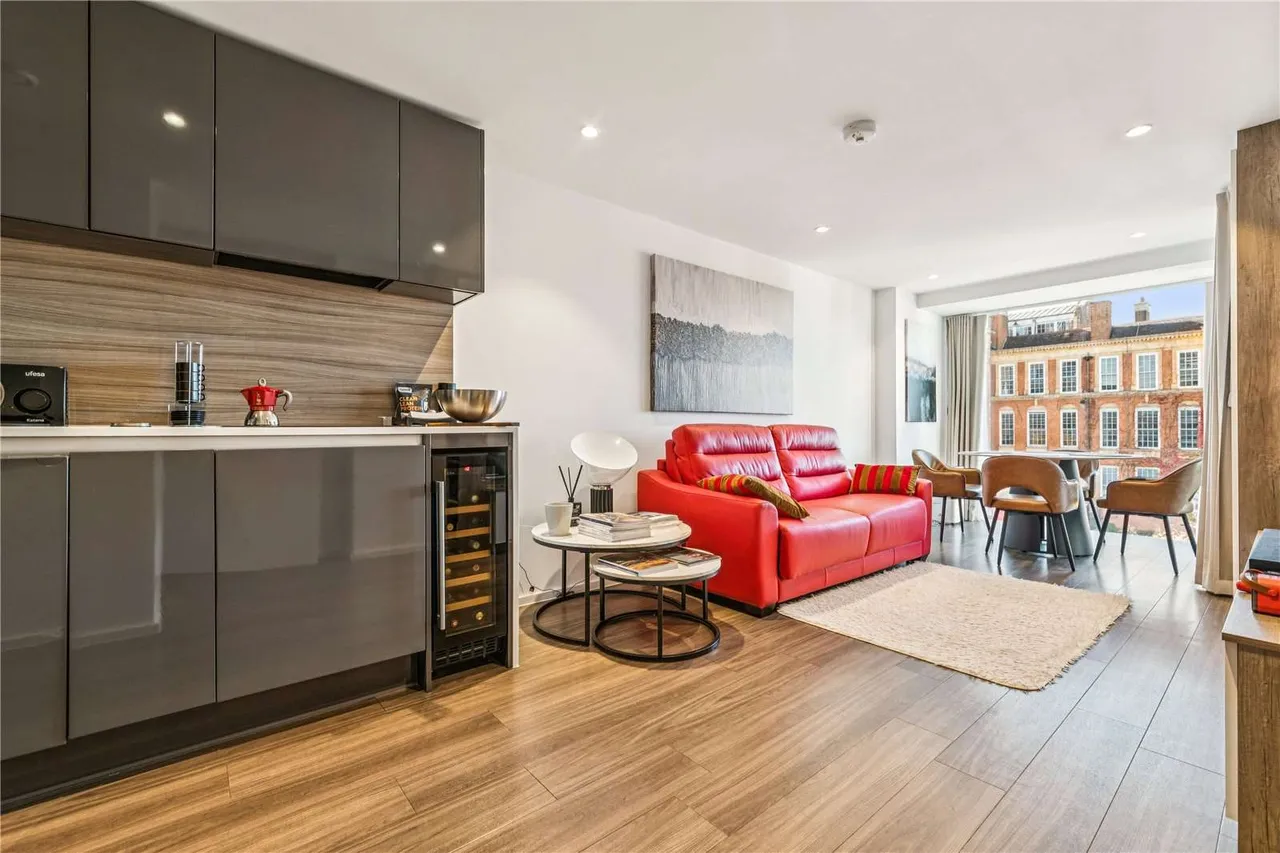 1 bed flat for sale — Broomhill Road, London, SW18 4GG