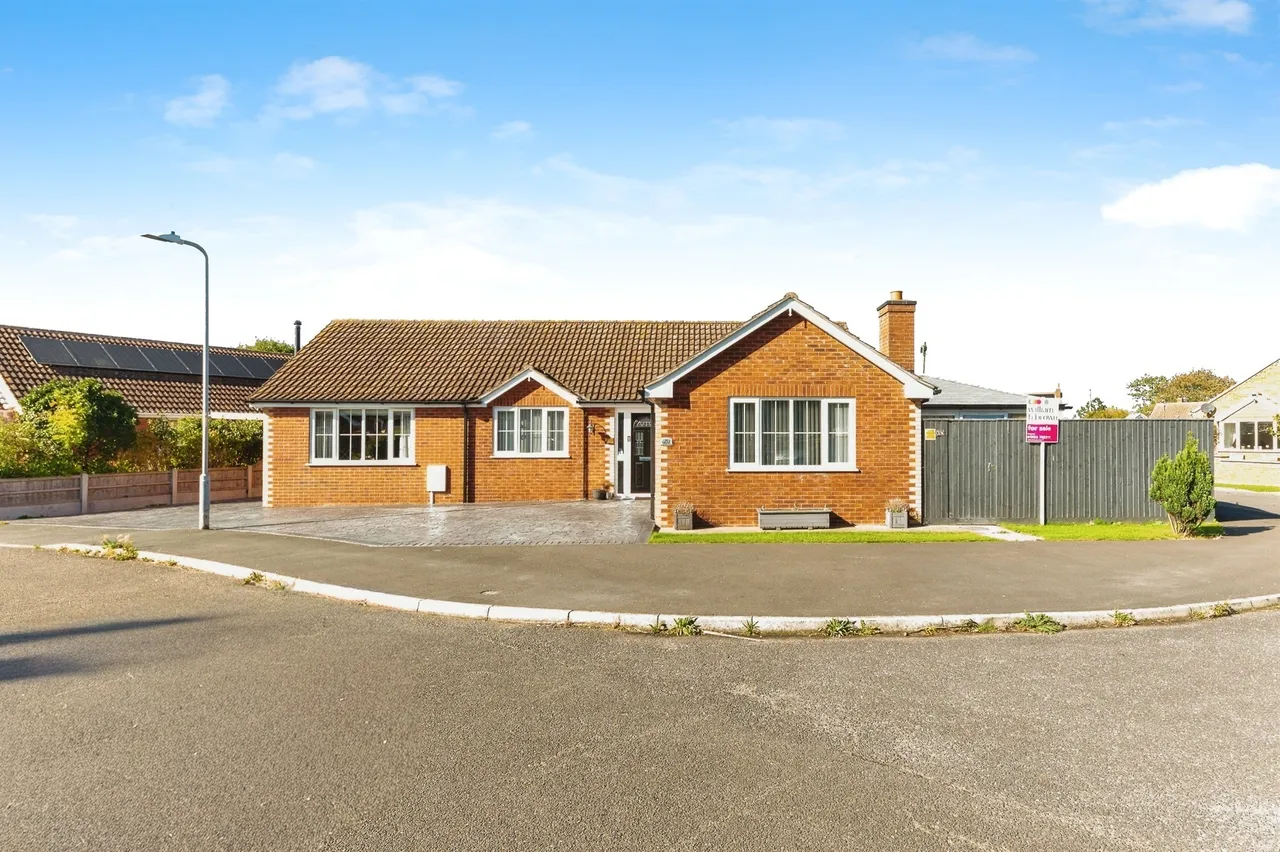 3 bed house for sale — Meakers Way, Huttoft, Alford