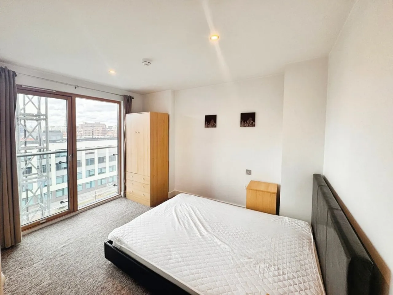 La Salle, Leeds Dock, photo 8