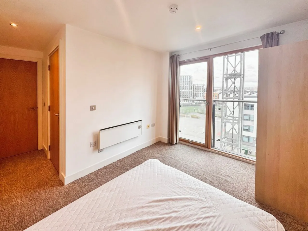 La Salle, Leeds Dock, photo 9