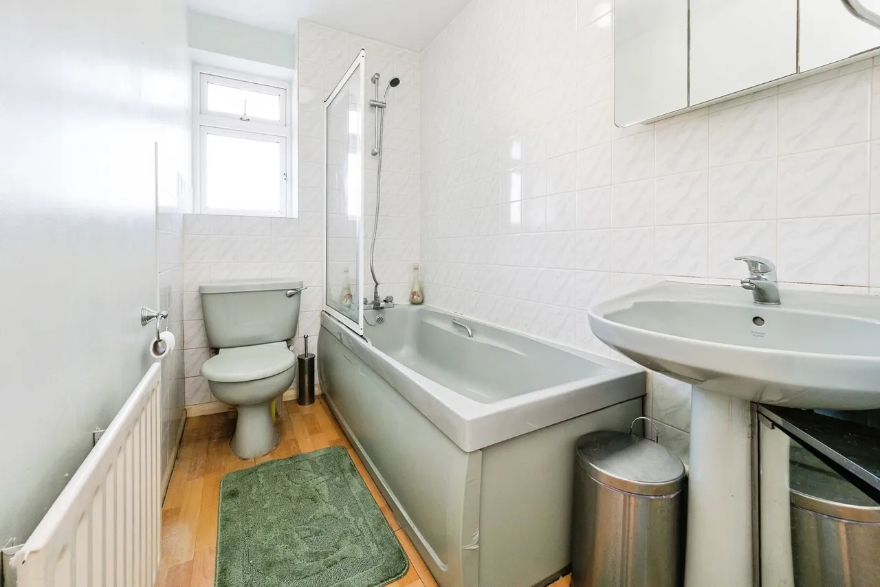 St. Michaels Close, Aveley, South Ockendon, Essex, RM15, photo 10