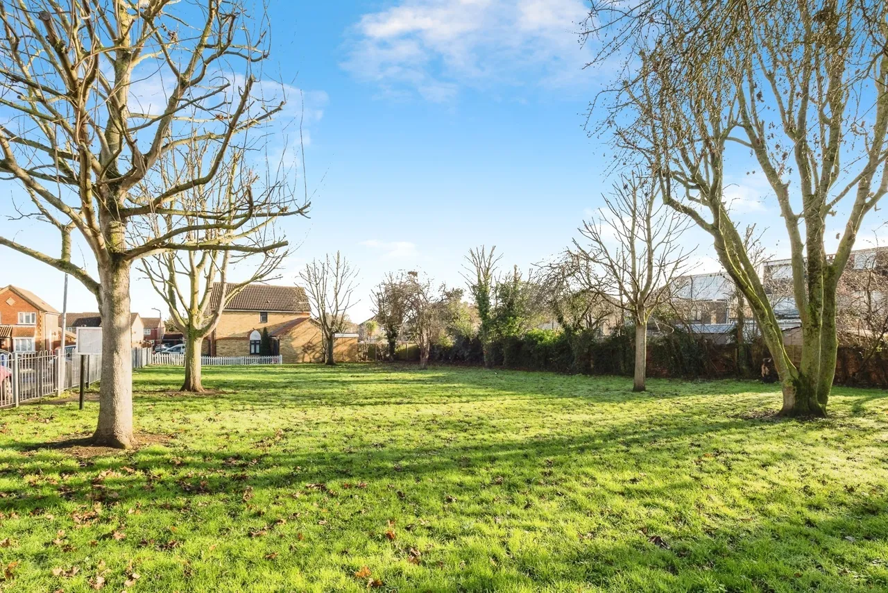 St. Michaels Close, Aveley, South Ockendon, Essex, RM15, photo 12