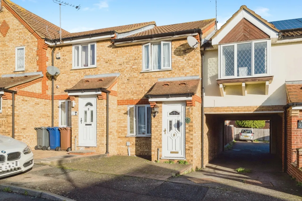 2 bed house for sale — St. Michaels Close, Aveley, South Ockendon, Essex, RM15