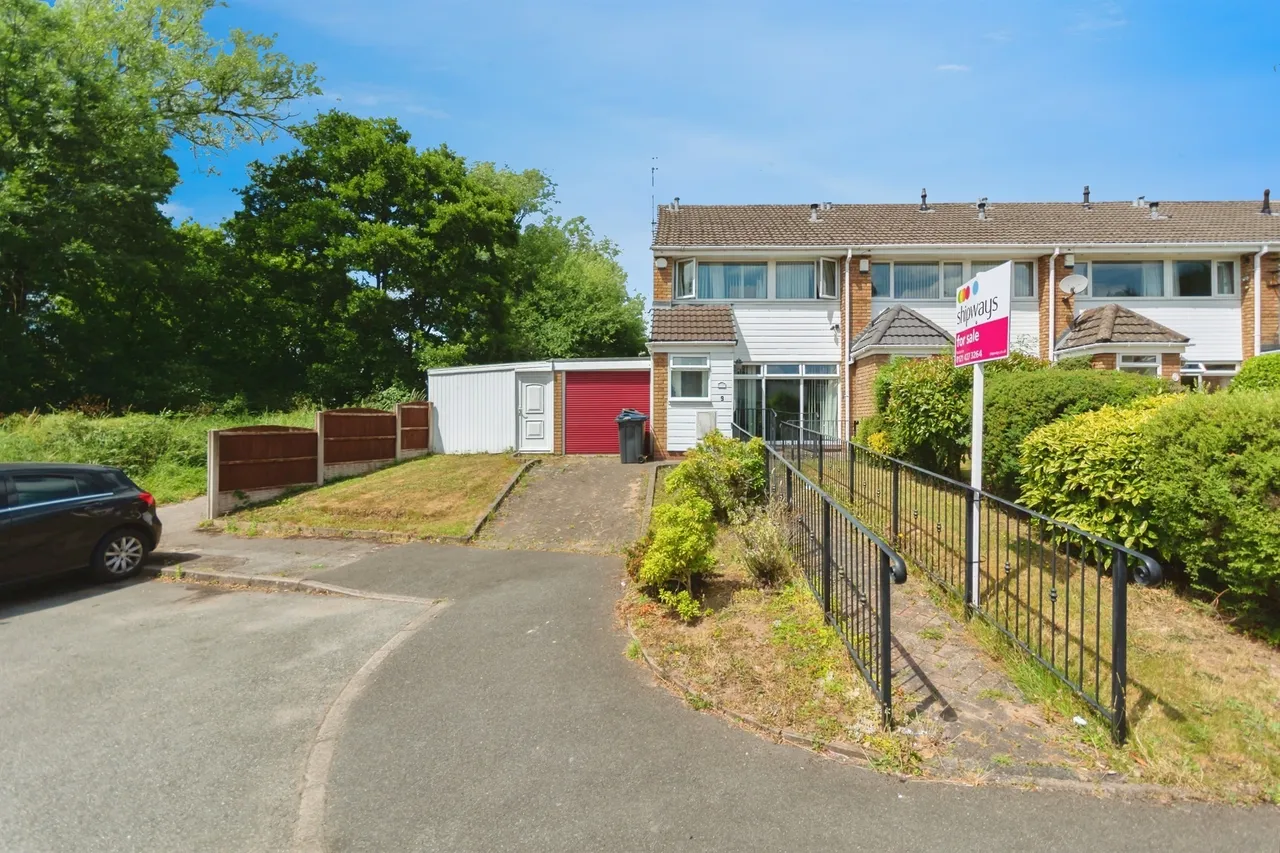 3 bed house for sale, Vale Close, Birmingham, B32