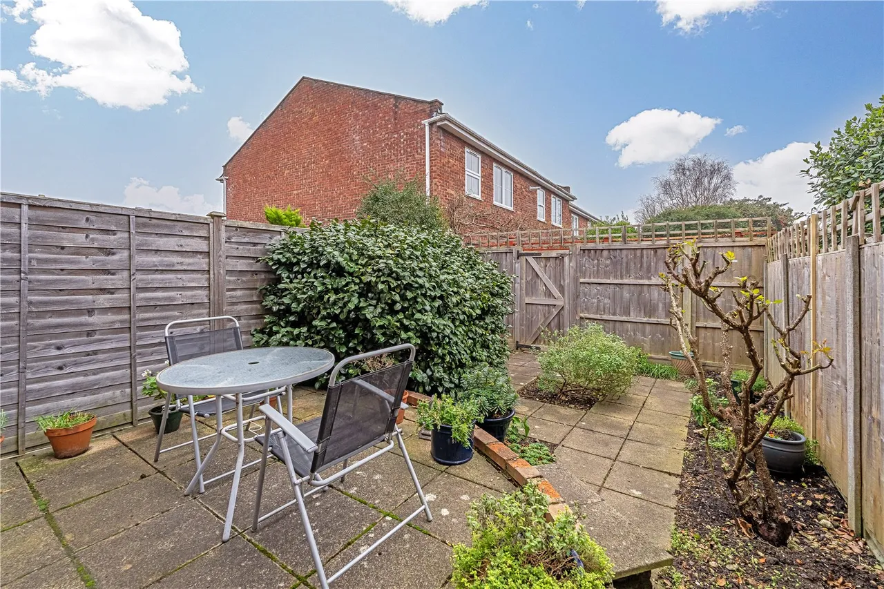 Appleby Close, Twickenham, TW2 5NA, photo 2