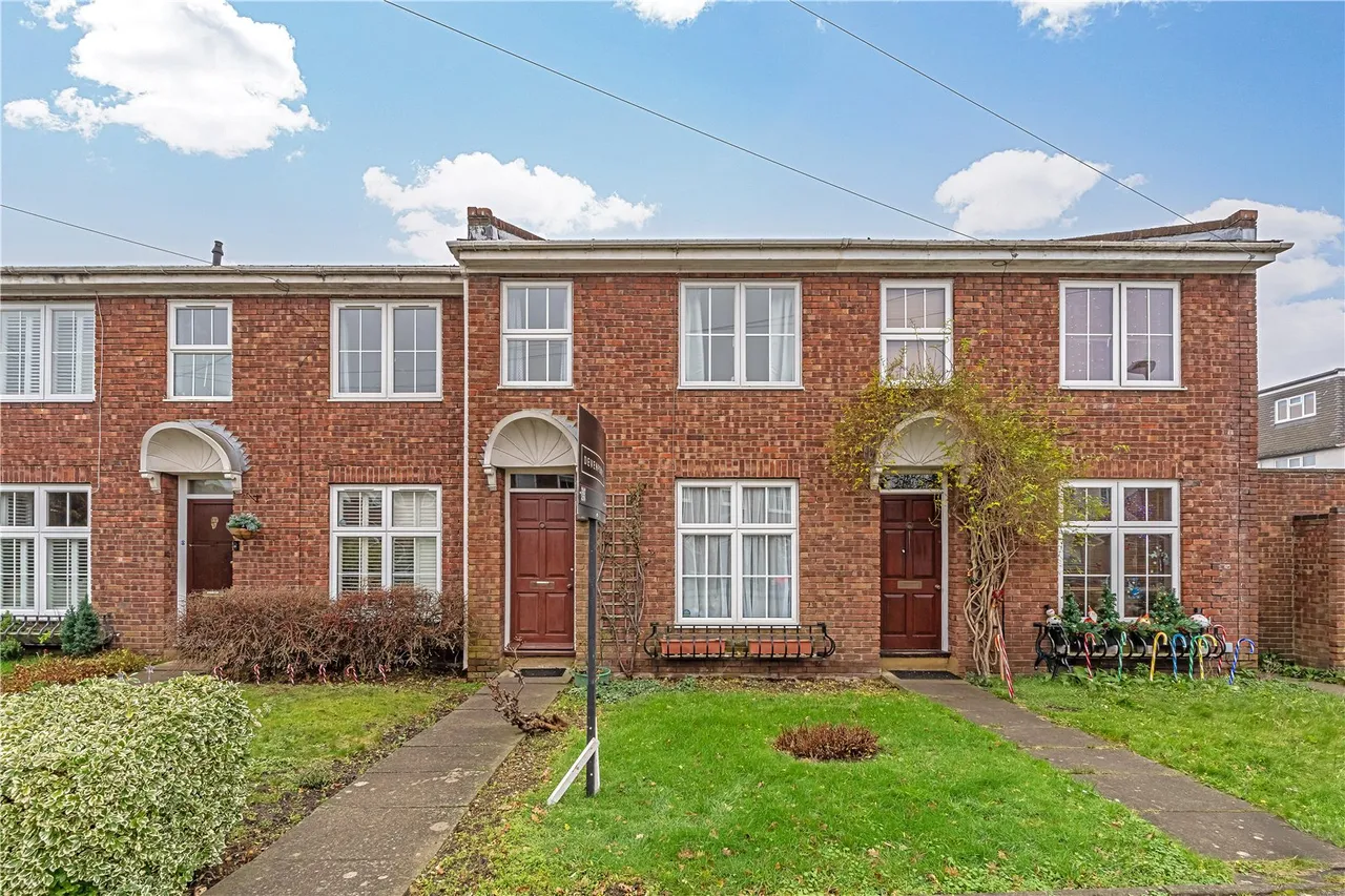 3 bed house for sale — Appleby Close, Twickenham, TW2 5NA