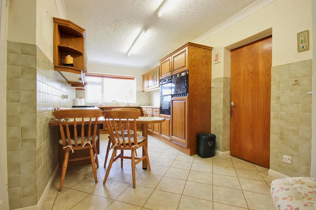 Ashcourt Drive, Hornsea, photo 13